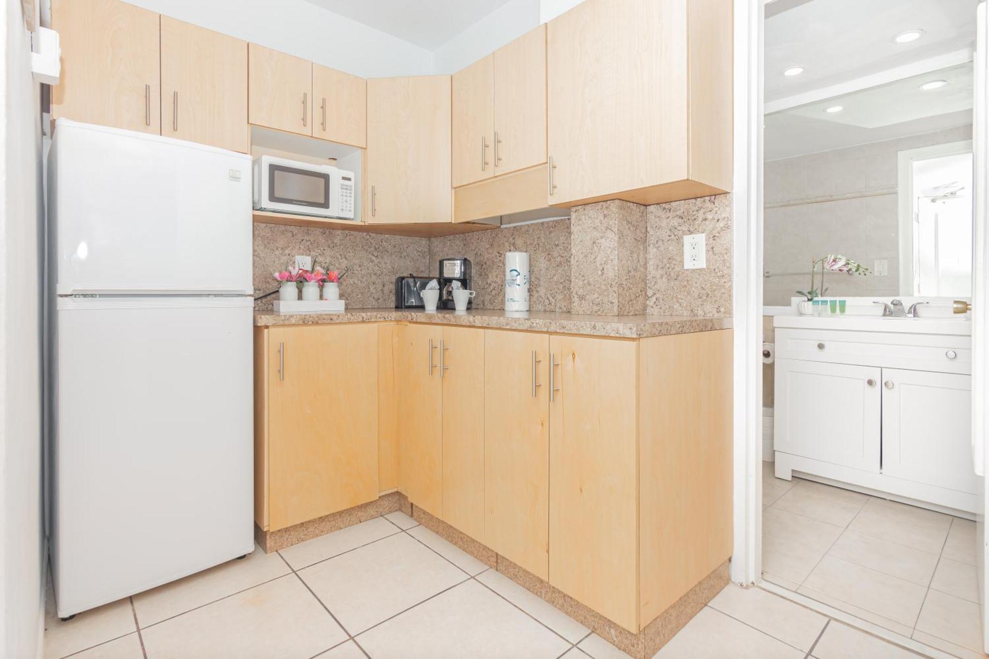 Girasole Rentals Suites Маями Бийч Екстериор снимка