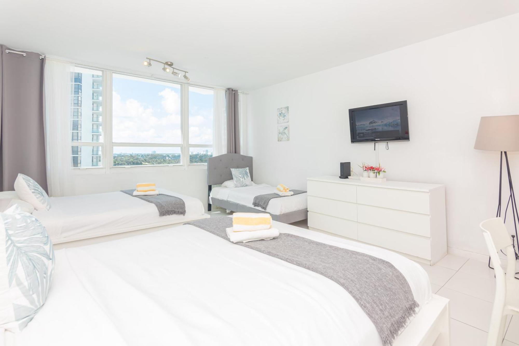 Girasole Rentals Suites Маями Бийч Стая снимка