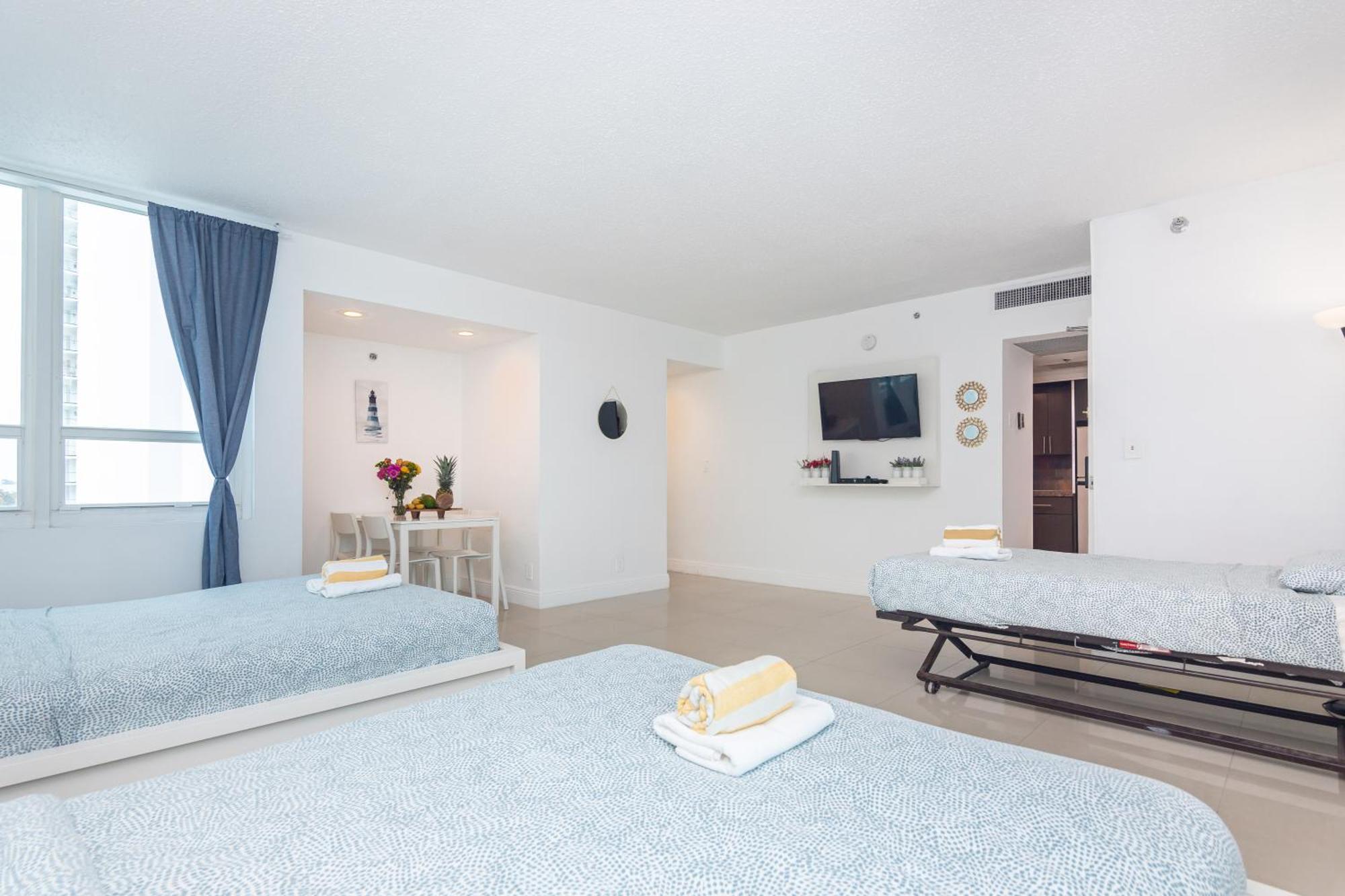 Girasole Rentals Suites Маями Бийч Стая снимка