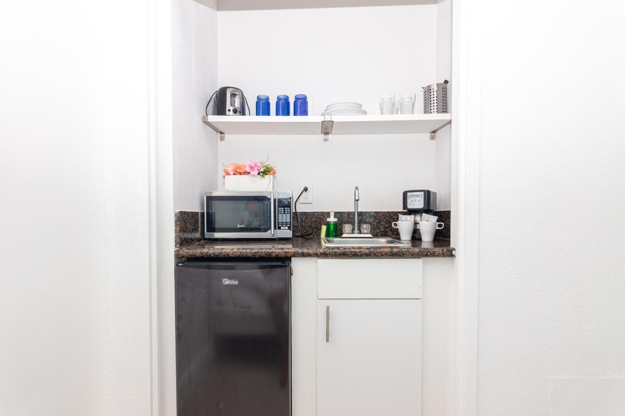 Girasole Rentals Suites Маями Бийч Екстериор снимка