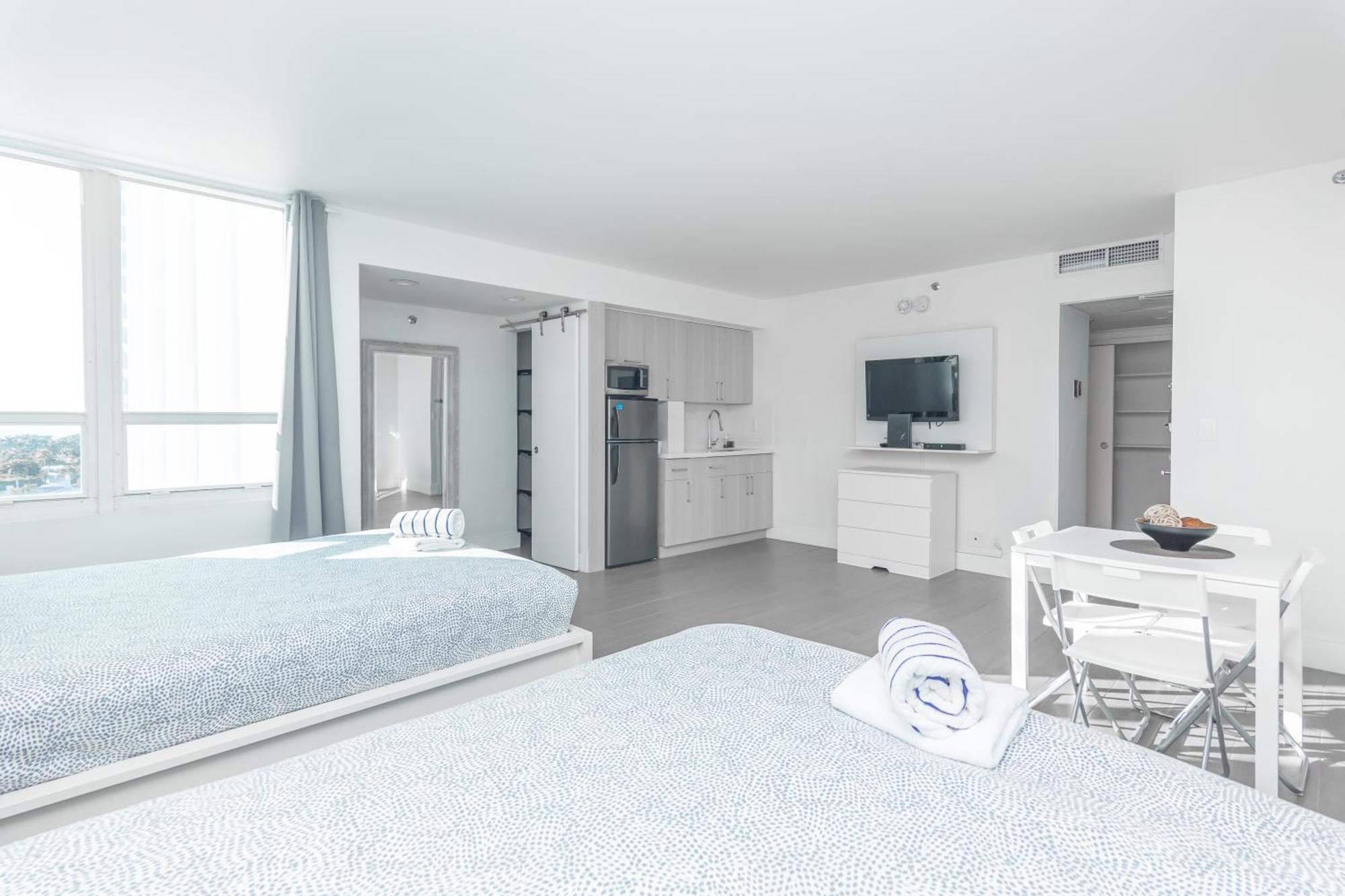 Girasole Rentals Suites Маями Бийч Стая снимка