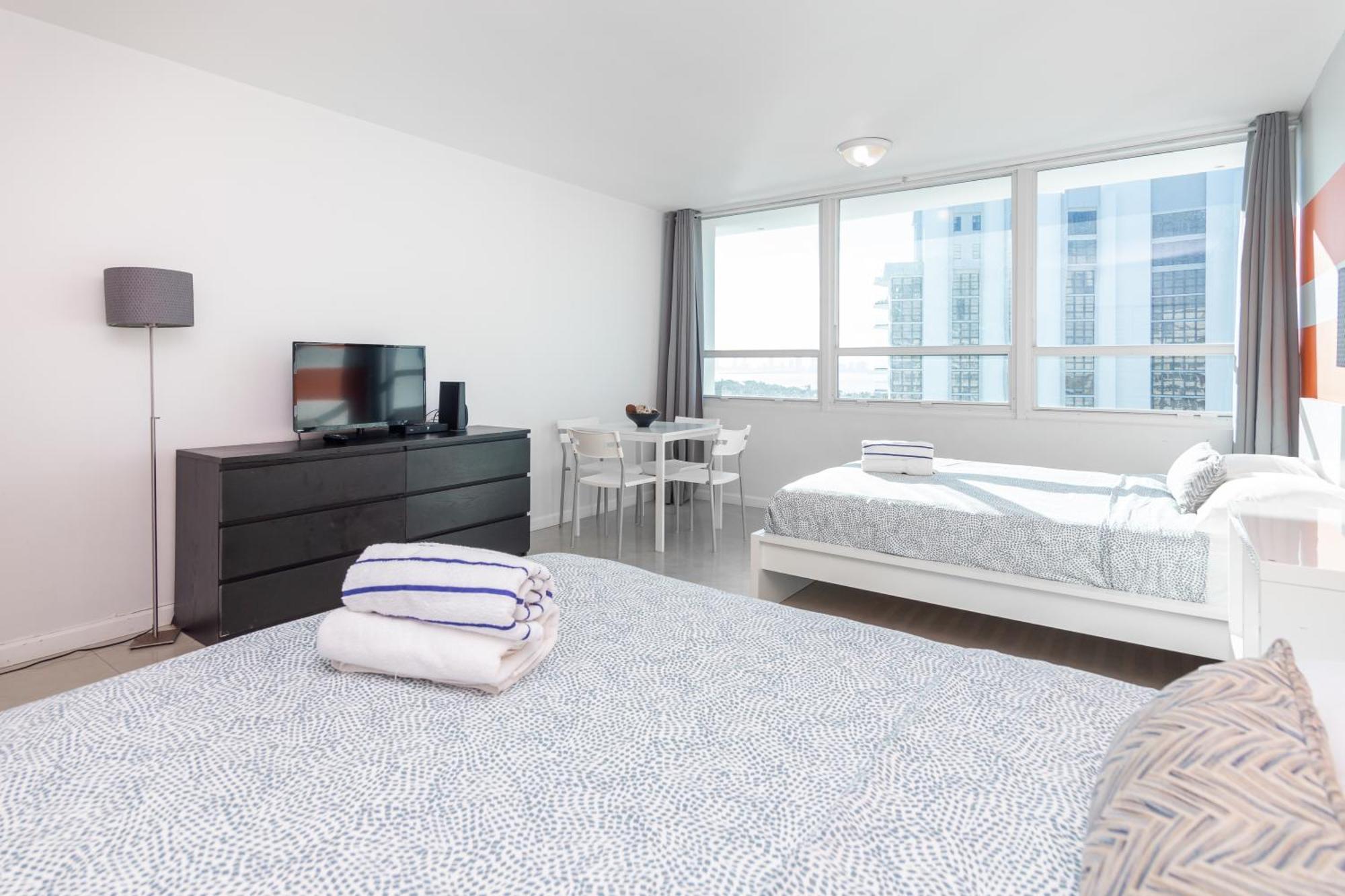Girasole Rentals Suites Маями Бийч Стая снимка